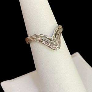 Vtg Sterling Silver Hammered V-Shape Ring Size 5.5
